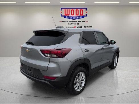 Used 2025 Chevrolet TrailBlazer LS w/ LS Convenience Package FWD image 3
