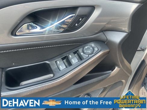 Used 2023 Chevrolet Traverse LT FWD image 23
