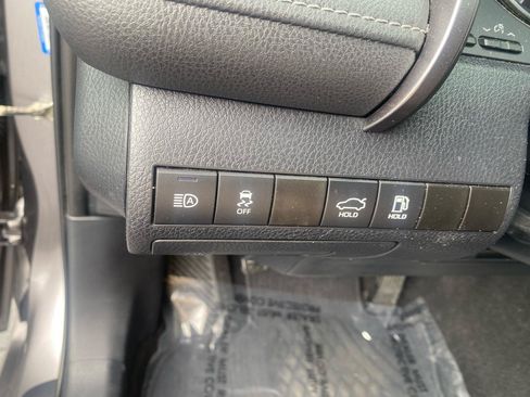 Used 2019 Toyota Camry SE FWD image 13