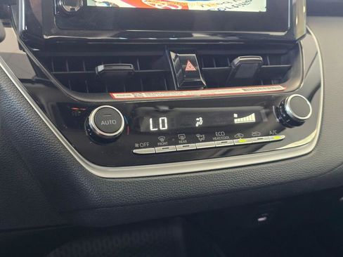 Used 2025 Toyota Corolla LE FWD image 31