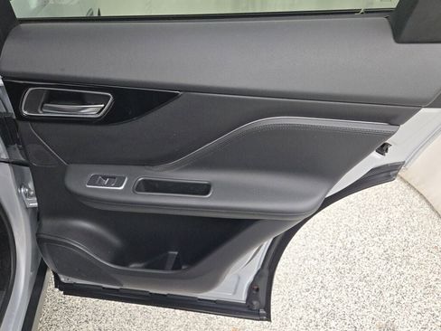 Used 2019 Jaguar F-PACE Premium image 10
