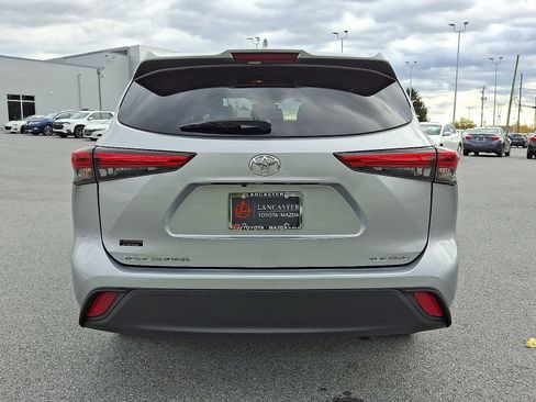 Certified 2021 Toyota Highlander XLE image 6