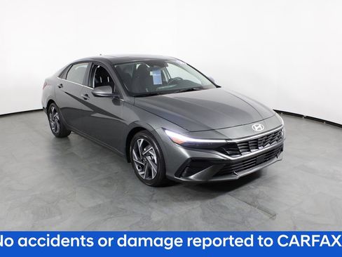 Used 2025 Hyundai Elantra SEL image 5