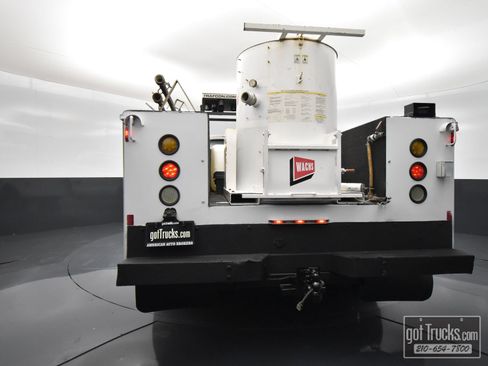 Used 2009 Ford F550 2WD Regular Cab Super Duty image 6