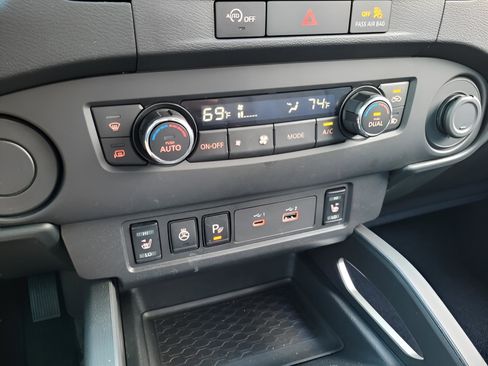 Used 2024 Nissan Frontier SL w/ Technology Package image 21