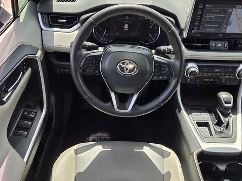 Used 2020 Toyota RAV4 Limited FWD image 6