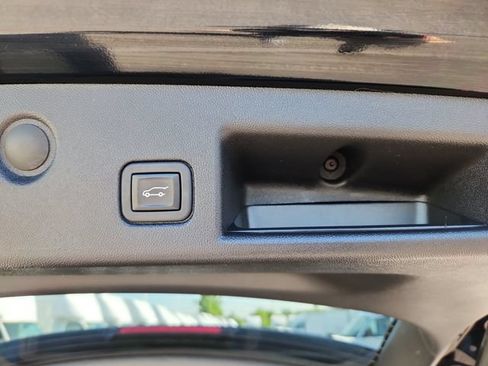 Used 2024 Chevrolet Equinox LT FWD image 34