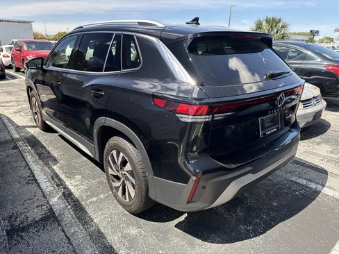 Used 2025 Volkswagen Tiguan S image 3