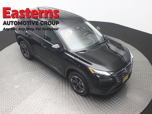 Used 2024 Nissan Rogue SV AWD/4WD image 3