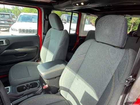 Used 2025 Jeep Wrangler Unlimited Sahara w/ Safety Group AWD/4WD image 17