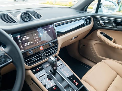 New 2026 Porsche Macan image 17