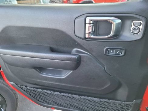 Certified 2025 Jeep Wrangler Unlimited Rubicon 4xe w/ Convenience Group AWD/4WD image 15