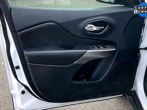 Used 2019 Jeep Cherokee Limited image 20