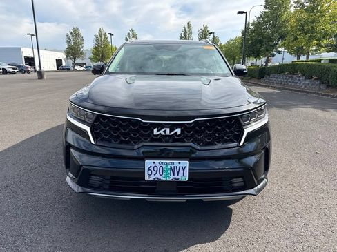 Used 2023 Kia Sorento SX Prestige w/ Panoramic Sunroof Package AWD/4WD image 2