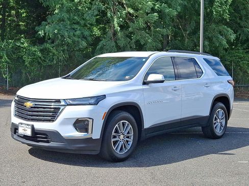 Used 2023 Chevrolet Traverse LT AWD/4WD image 3