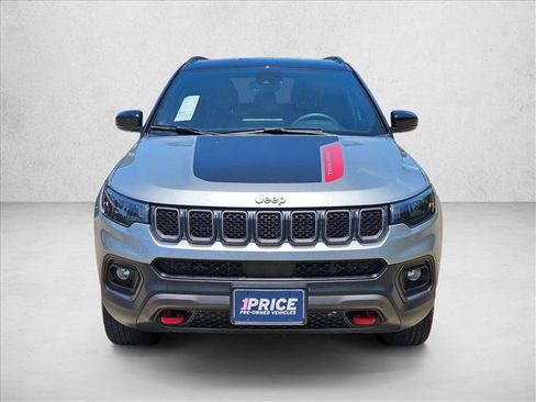 Used 2023 Jeep Compass Trailhawk w/ Sun and Sound Group AWD/4WD image 2