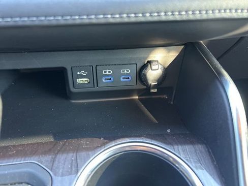 Used 2022 Toyota Highlander Limited FWD image 22