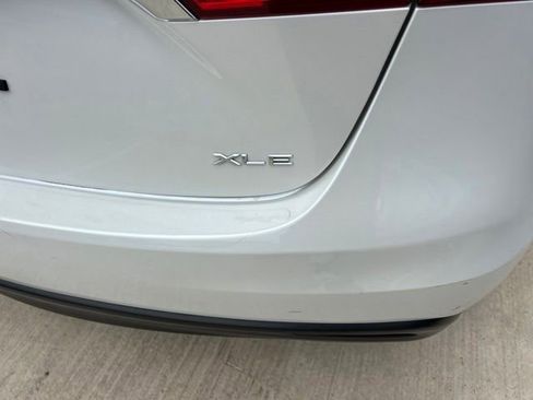 Used 2014 Toyota Avalon XLE FWD image 4