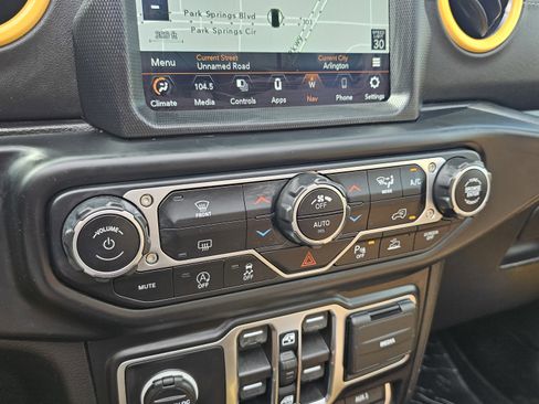 Used 2021 Jeep Wrangler Unlimited Sahara image 38