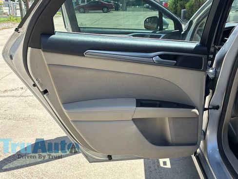Used 2018 Ford Fusion SE w/ Fusion SE Technology Package FWD image 37