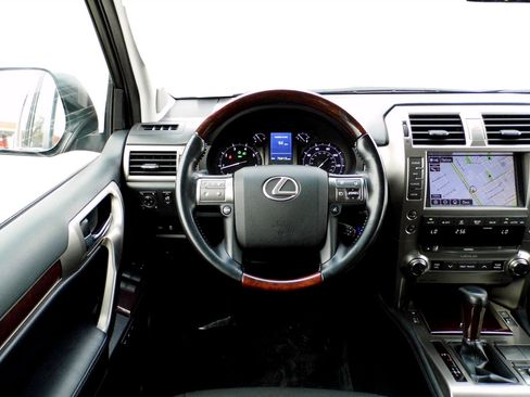 Used 2019 Lexus GX 460 image 12