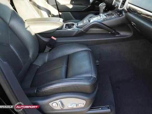 Used 2014 Porsche Cayenne Turbo image 31