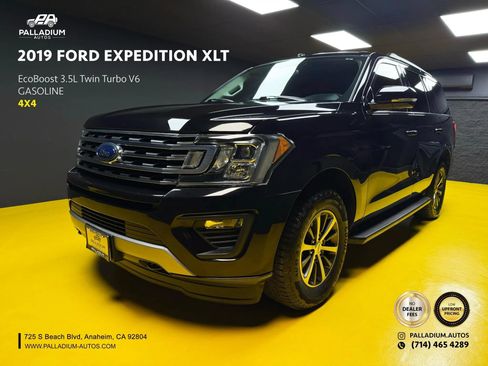 Used 2019 Ford Expedition XLT w/ Equipment Group 201A AWD/4WD image 1