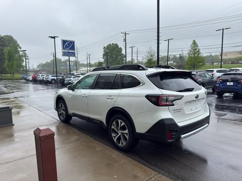 Used 2022 Subaru Outback Limited AWD/4WD image 5