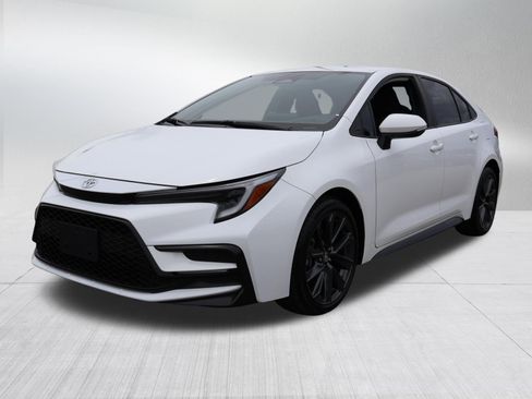 Used 2025 Toyota Corolla SE FWD image 4