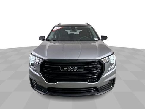 Used 2024 GMC Terrain SLE w/ Driver Convenience Package FWD image 3