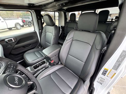 New 2025 Jeep Gladiator Sport image 48