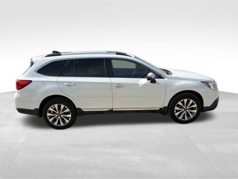 Used 2017 Subaru Outback 3.6R Touring w/ Popular Package #5A AWD/4WD image 2