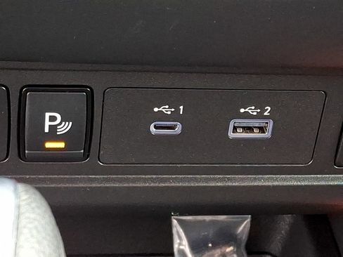 Used 2025 Nissan Frontier PRO-4X image 24