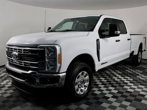 Used 2023 Ford F350 XLT w/ FX4 Off-Road Package image 4