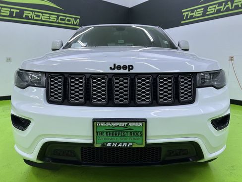 Used 2021 Jeep Grand Cherokee Laredo X AWD/4WD image 3