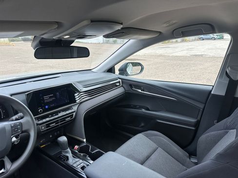 Used 2025 Toyota Camry LE image 34