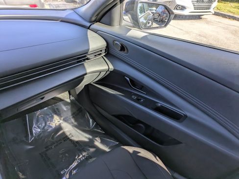 Used 2025 Hyundai Elantra Sport image 17