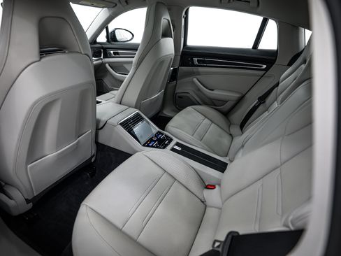 Certified 2022 Porsche Panamera 4 Platinum Edition image 23