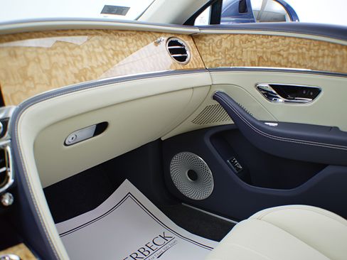 Certified 2022 Bentley Flying Spur Plug-In Hybrid AWD/4WD image 36