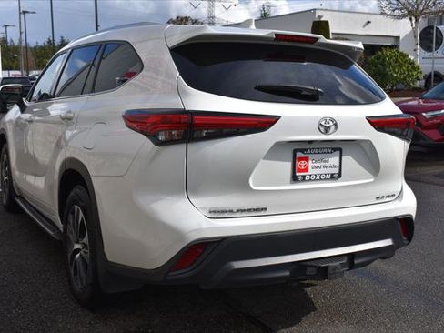 Certified 2021 Toyota Highlander XLE image 7