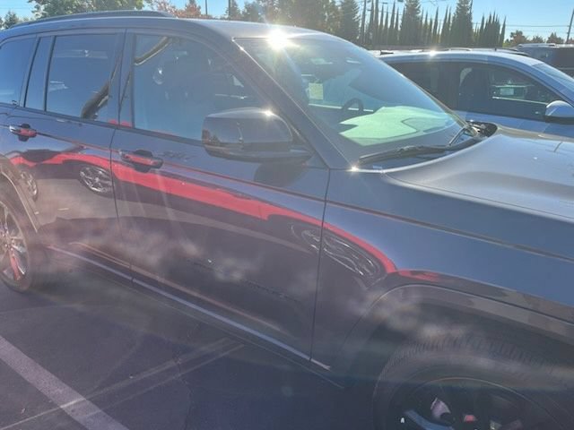 Used 2026 Jeep Grand Cherokee Limited AWD/4WD image 2