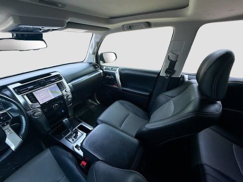 Used 2024 Toyota 4Runner SR5 Premium w/ Moonroof Package RWD image 24