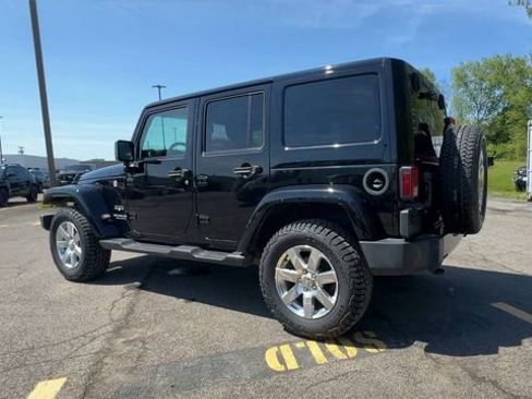 Used 2016 Jeep Wrangler Unlimited Sahara w/ Connectivity Group AWD/4WD image 6