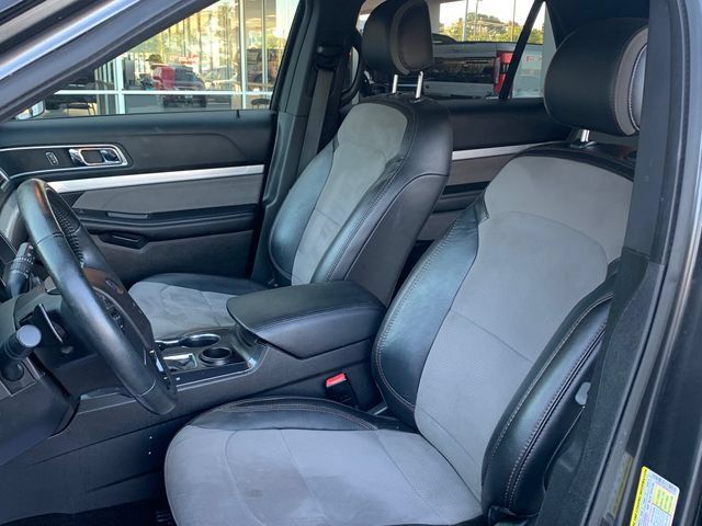 Used 2017 Ford Explorer XLT w/ Equipment Group 202A FWD image 8
