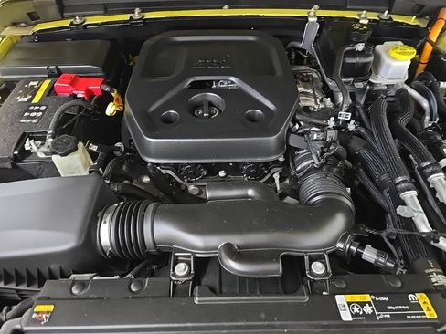Used 2023 Jeep Wrangler Unlimited Sahara w/ Cold Weather Group AWD/4WD image 12