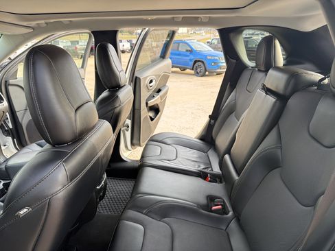 Used 2022 Jeep Cherokee Limited image 32