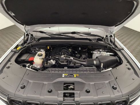 Used 2023 Jeep Grand Cherokee L Laredo image 32