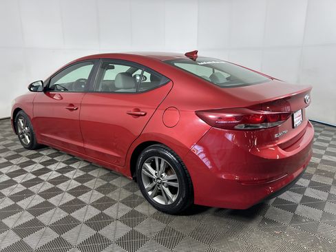 Used 2017 Hyundai Elantra SE FWD image 3