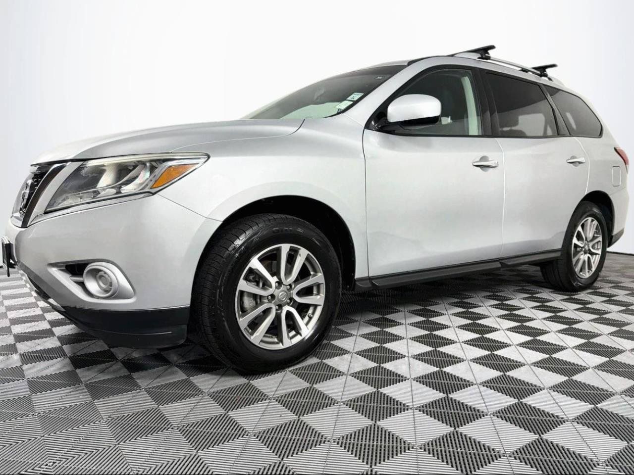 Used 2013 Nissan Pathfinder SV AWD/4WD image 6