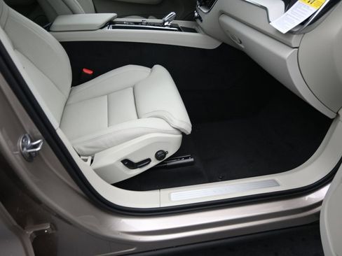 New 2026 Volvo XC60 B5 Ultra w/ Protection Package Premier image 37